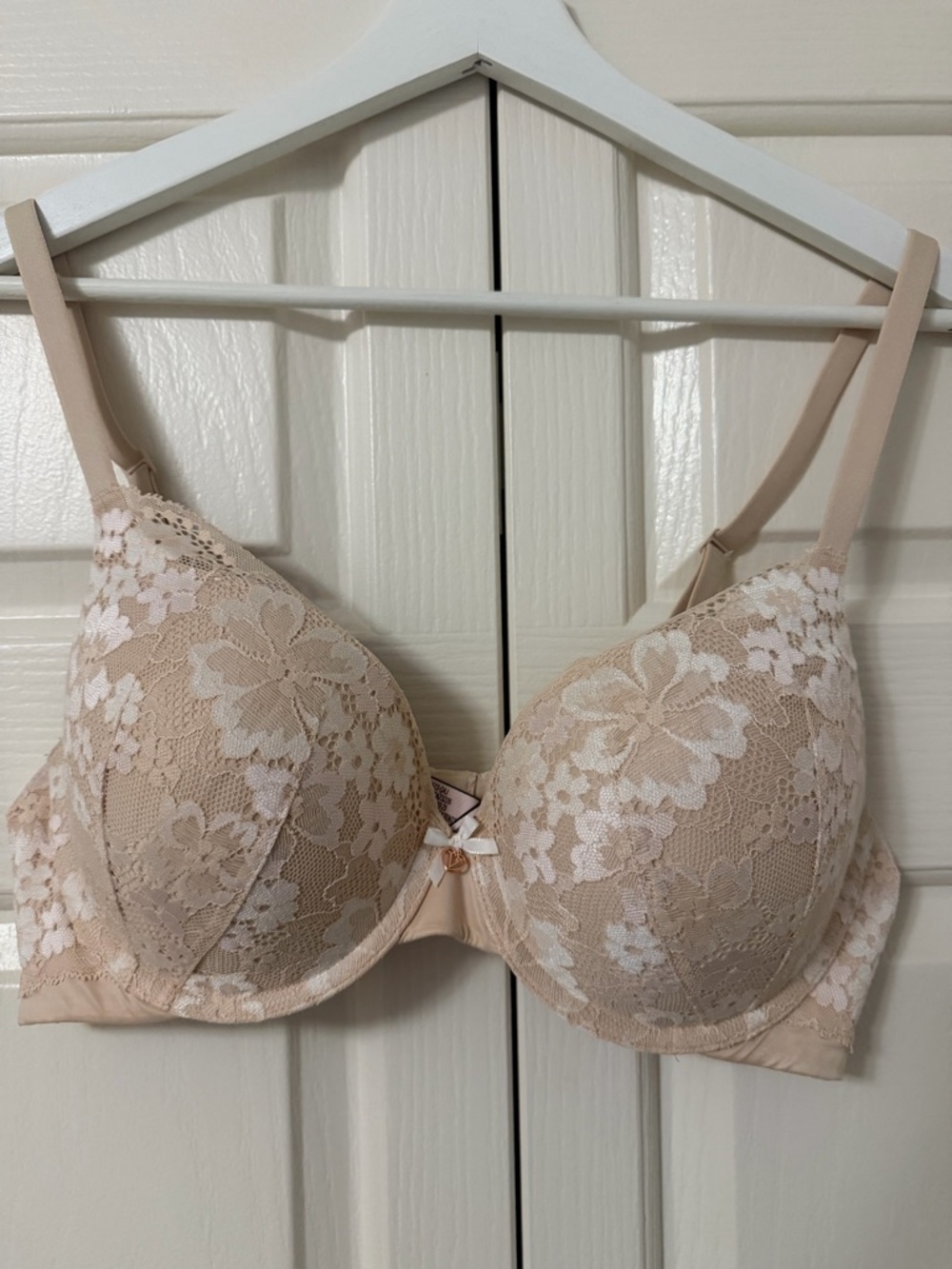 Victoria's Secret Floral Lace Underwire Bra - Nude